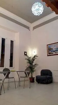 Saturno House Center