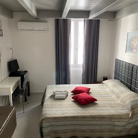 Saturno House Center *