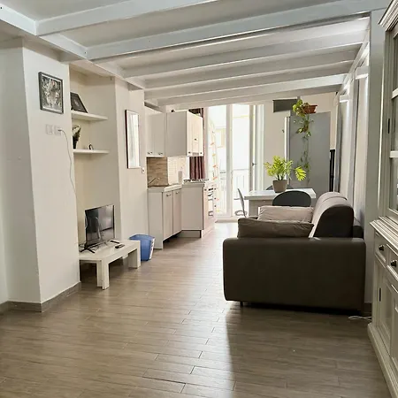 Saturno House Center *