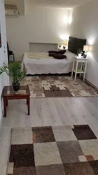 Saturno House Center *